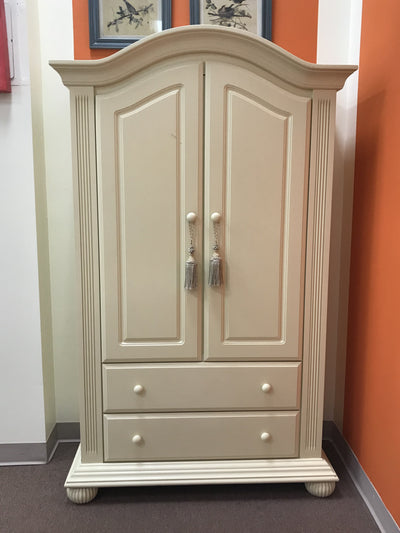 Munire  Newport Armoire - Clearance | Posh Baby and Teen Munire  Newport Armoire - Clearance